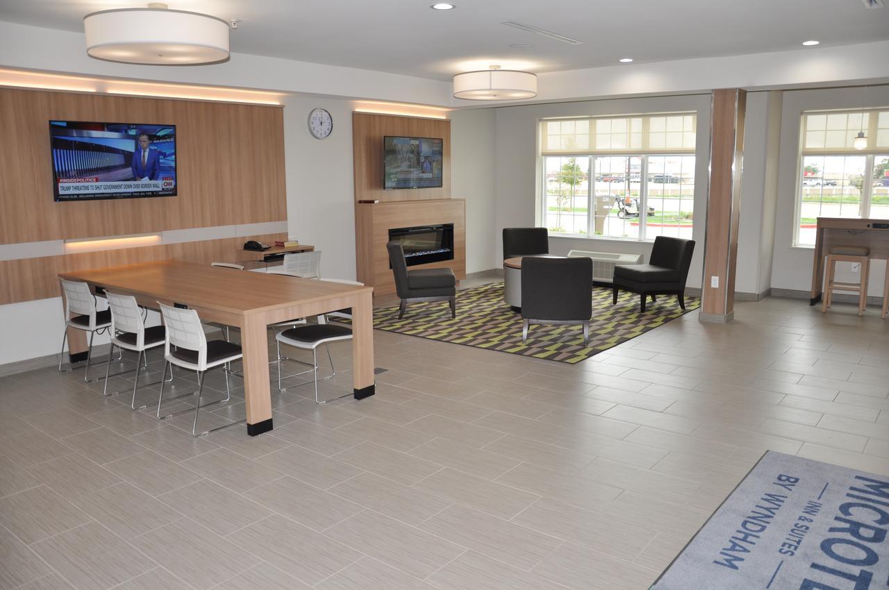Microtel Inn & Suites By Wyndham Lubbock Exteriör bild